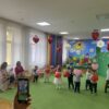 Малята вітають Матусь